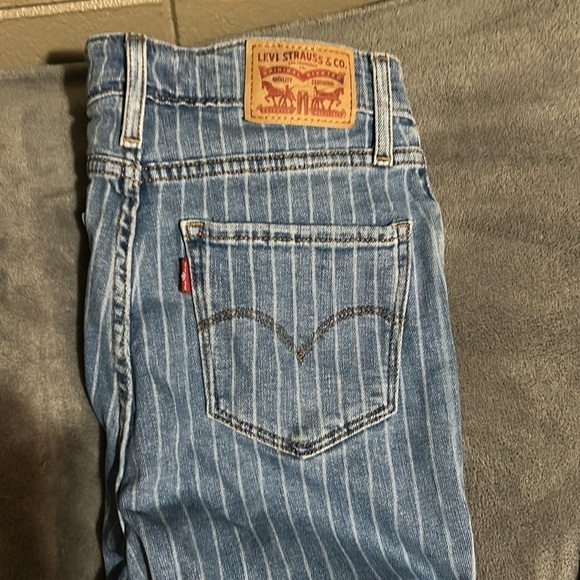 Levi’s Women’s Jeans - Picture 3 of 4